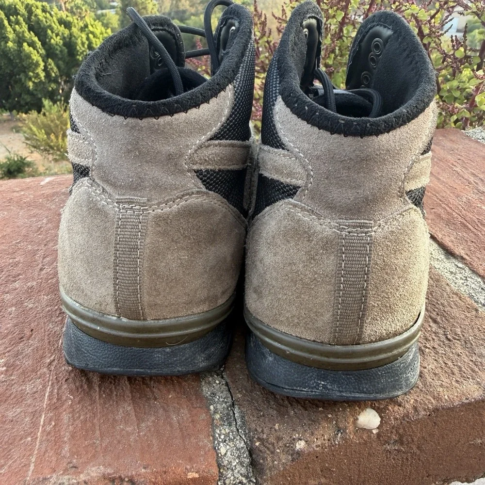 Hi-Tec Crestone Mens 11 Brown Suede Mid Top Hiking Boots Trail Outdoor Shoes